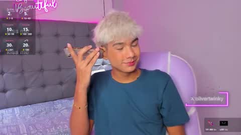 Snapshot of olivertwinky_ chatting on September 9, 2025, 5:40 am Oliver online show from September 9, 2025, 5:40 am
