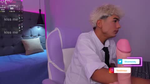Snapshot of olivertwinky_ chatting on September 22, 2025, 5:42 am Oliver online show from September 22, 2025, 5:42 am