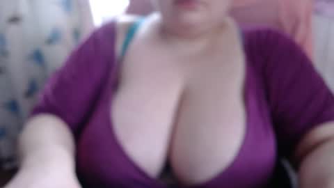 Snapshot of olivia_bud_gold chatting on December 19, 2024, 8:23 am Olivia Gold online show from December 19, 2024, 8:23 am