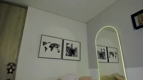 Snapshot of olivia_collisn chatting on January 18, 2026, 12:09 pm Olivia Collins online show from January 18, 2026, 12:09 pm
