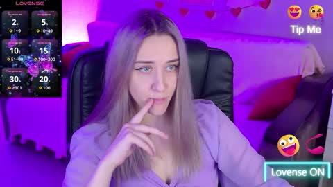 Snapshot of olivia_daze chatting on October 12, 2025, 7:02 pm olivia_daze online show from October 12, 2025, 7:02 pm