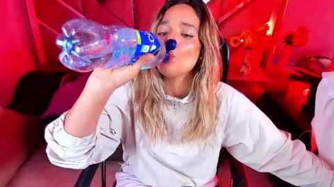 Snapshot of olivia_fox69 chatting on November 5, 2025, 4:01 am OLIVIA online show from November 5, 2025, 4:01 am