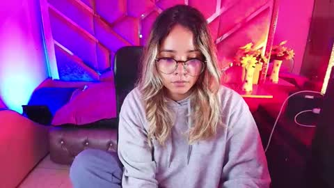 Snapshot of olivia_fox69 chatting on November 24, 2025, 4:01 am OLIVIA online show from November 24, 2025, 4:01 am