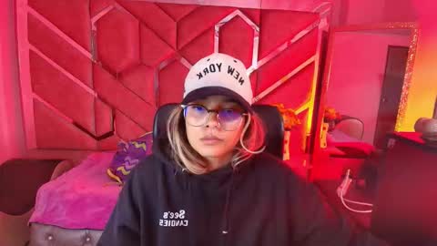 Snapshot of olivia_fox69 chatting on December 14, 2025, 2:28 am OLIVIA online show from December 14, 2025, 2:28 am