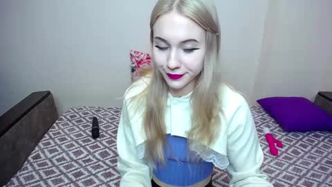 Snapshot of olivia_graceee chatting on March 10, 2025, 6:12 pm olivia_graceee online show from March 10, 2025, 6:12 pm