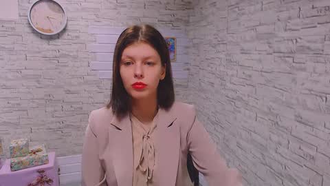 Snapshot of olivia_red_ chatting on December 14, 2024, 6:35 am Olivia online show from December 14, 2024, 6:35 am