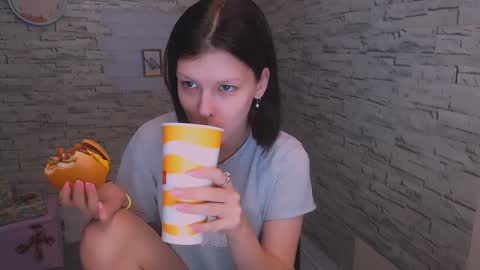 Snapshot of olivia_red_ chatting on December 15, 2024, 12:17 pm Olivia online show from December 15, 2024, 12:17 pm