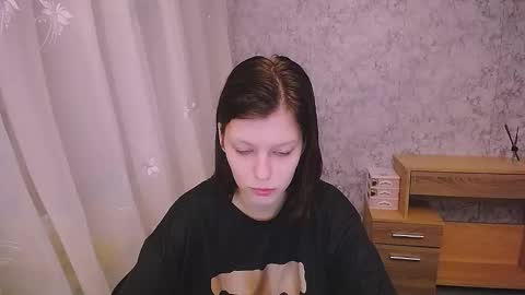 Snapshot of olivia_red_ chatting on December 18, 2024, 8:53 am Olivia online show from December 18, 2024, 8:53 am