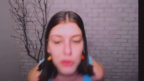 Snapshot of olivia_red_ chatting on January 24, 2025, 10:43 am Olivia online show from January 24, 2025, 10:43 am