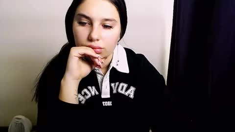 Snapshot of olivia_red_ chatting on October 14, 2025, 4:02 am Olivia online show from October 14, 2025, 4:02 am