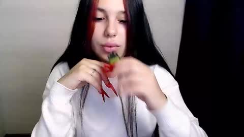 Snapshot of olivia_red_ chatting on October 27, 2025, 5:00 am Olivia online show from October 27, 2025, 5:00 am