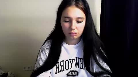 Snapshot of olivia_red_ chatting on November 4, 2025, 4:22 am Olivia online show from November 4, 2025, 4:22 am