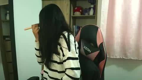 Olivia online show from December 2, 2025, 12:54 pm