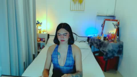 olivia_xxo online show from August 4, 2026, 7:05 pm