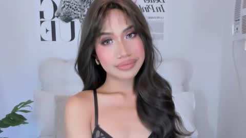 Snapshot of oliviaarmani chatting on December 22, 2025, 1:52 pm Olivia online show from December 22, 2025, 1:52 pm