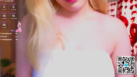 Snapshot of oliviabr0wn chatting on February 12, 2025, 5:05 am Olivia online show from February 12, 2025, 5:05 am