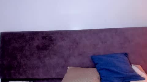 OLIVIA online show from November 9, 2025, 10:52 pm