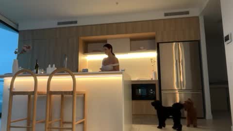 Olivia Brookes online show from December 16, 2025, 8:19 am