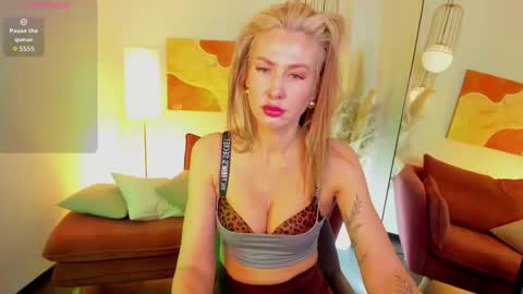 Snapshot of oliviaglow chatting on February 17, 2026, 6:32 am Isabella online show from February 17, 2026, 6:32 am