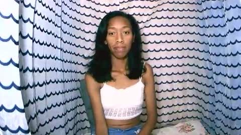 oliviah27 online show from October 28, 2025, 7:49 pm