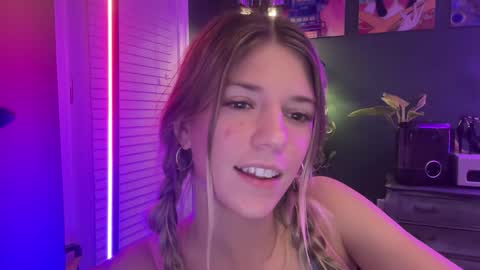 Snapshot of oliviahansleyy chatting on December 4, 2024, 3:48 am Olivia online show from December 4, 2024, 3:48 am