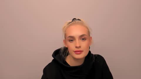 Snapshot of oliviahappy chatting on February 12, 2026, 2:45 pm oliviaBeauty online show from February 12, 2026, 2:45 pm