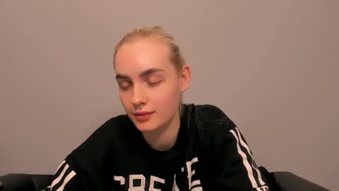 Snapshot of oliviahappy chatting on February 25, 2026, 7:01 pm oliviaBeauty online show from February 25, 2026, 7:01 pm