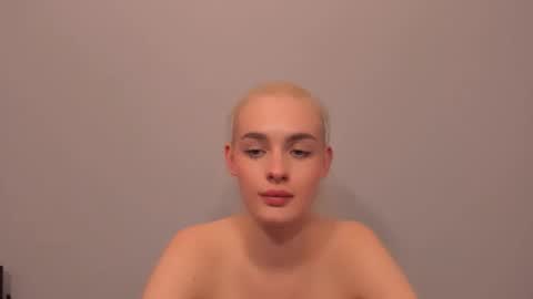 Snapshot of oliviahappy chatting on March 15, 2026, 9:10 pm oliviaBeauty online show from March 15, 2026, 9:10 pm