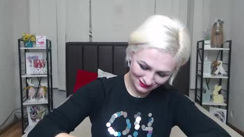 OliviaHorst online show from November 27, 2025, 7:43 am