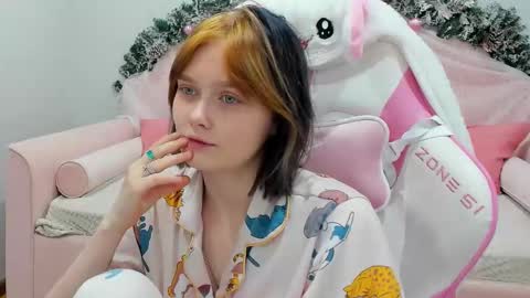 Snapshot of olivialaurens chatting on December 17, 2025, 6:52 am OliviaLaurens online show from December 17, 2025, 6:52 am