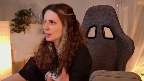 Snapshot of oliviamcclean chatting on February 15, 2026, 4:58 pm Liv online show from February 15, 2026, 4:58 pm