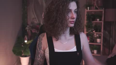 Snapshot of oliviamcclean chatting on February 22, 2026, 11:03 pm Liv online show from February 22, 2026, 11:03 pm