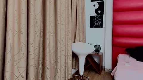 OliviaMonroe online show from November 20, 2025, 4:56 am