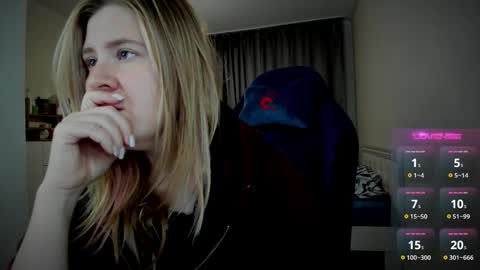 Snapshot of oliviamunk chatting on September 17, 2025, 3:52 am . online show from September 17, 2025, 3:52 am