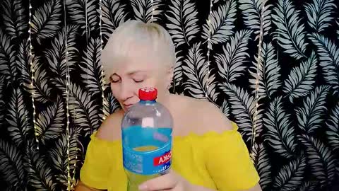 Snapshot of oliviaoskar_ chatting on February 8, 2026, 12:19 pm Kelly online show from February 8, 2026, 12:19 pm