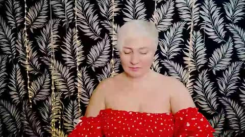 Snapshot of oliviaoskar_ chatting on February 14, 2026, 12:35 pm Kelly online show from February 14, 2026, 12:35 pm