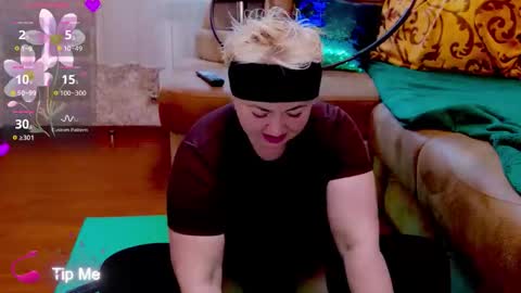 oliviaparadise online show from March 28, 2026, 3:00 pm