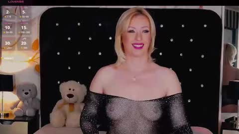 Olivia online show from November 7, 2025, 10:43 pm