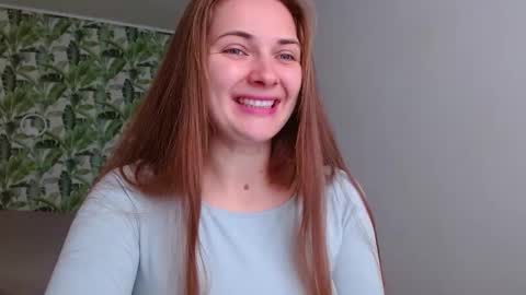 Snapshot of oliviashiny chatting on October 14, 2025, 4:24 am Olivia online show from October 14, 2025, 4:24 am