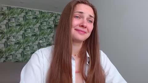 Snapshot of oliviashiny chatting on October 15, 2025, 5:18 am Olivia online show from October 15, 2025, 5:18 am