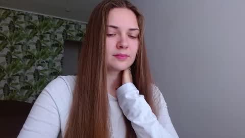 Snapshot of oliviashiny chatting on November 11, 2025, 6:13 am Olivia online show from November 11, 2025, 6:13 am