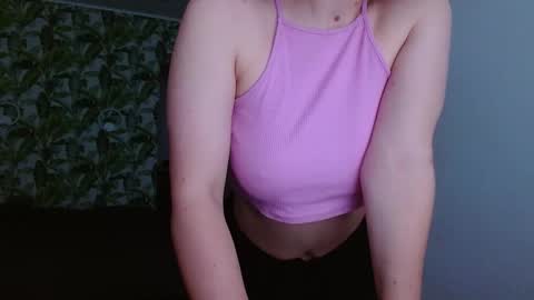 Snapshot of oliviashiny chatting on November 17, 2025, 5:24 am Olivia online show from November 17, 2025, 5:24 am