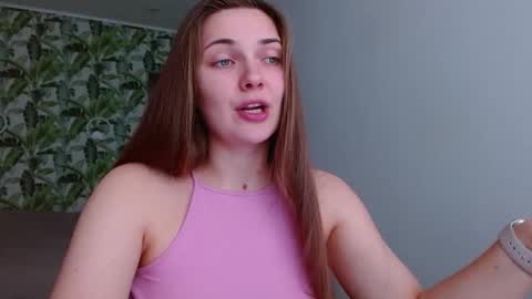 Snapshot of oliviashiny chatting on November 19, 2025, 6:35 am Olivia online show from November 19, 2025, 6:35 am