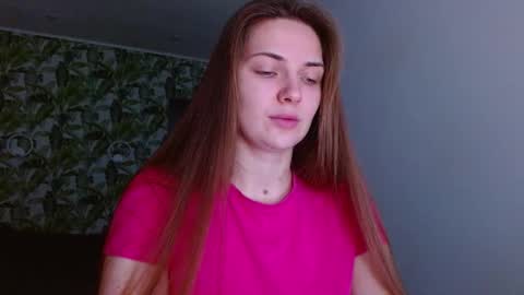 Snapshot of oliviashiny chatting on December 1, 2025, 5:23 am Olivia online show from December 1, 2025, 5:23 am