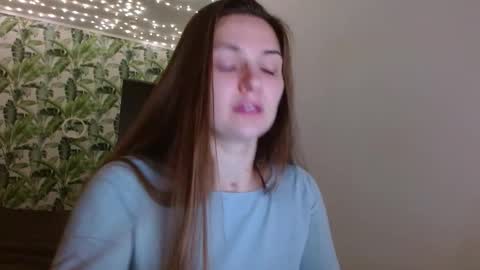 Snapshot of oliviashiny chatting on December 16, 2025, 5:12 am Olivia online show from December 16, 2025, 5:12 am