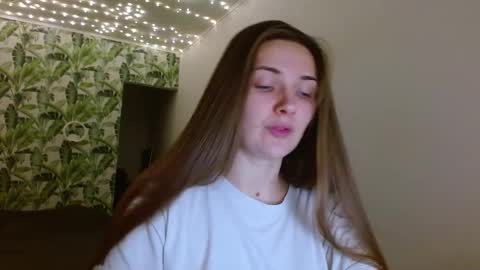 Snapshot of oliviashiny chatting on December 17, 2025, 5:13 am Olivia online show from December 17, 2025, 5:13 am