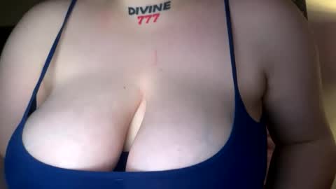 Snapshot of oliviaskies chatting on December 22, 2025, 12:40 am Olivia baby online show from December 22, 2025, 12:40 am