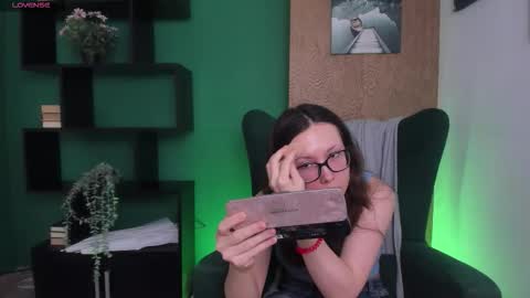 Olivia online show from December 16, 2025, 12:54 pm