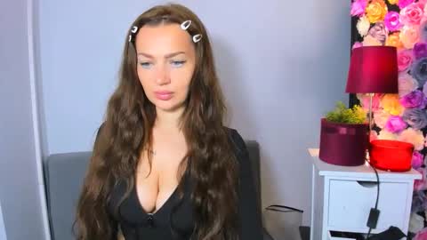 OliviaWomen online show from October 27, 2025, 7:23 am