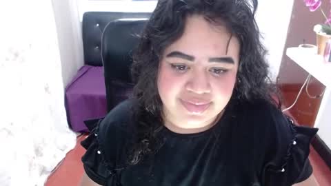 oliviia_cute online show from December 18, 2025, 1:33 am